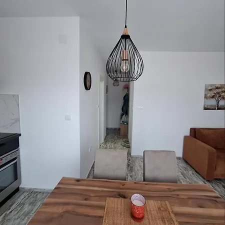 Leona C0 - Moderan Blizu Staze Divčibare