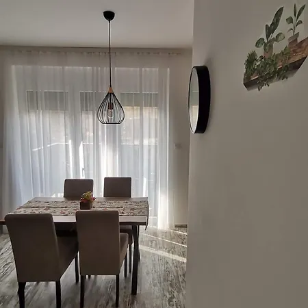 Leona C0 - Moderan Blizu Staze