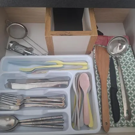 Leona C0 - Moderan Blizu Staze