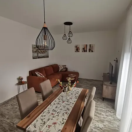 Leona C0 - Moderan Blizu Staze Divčibare