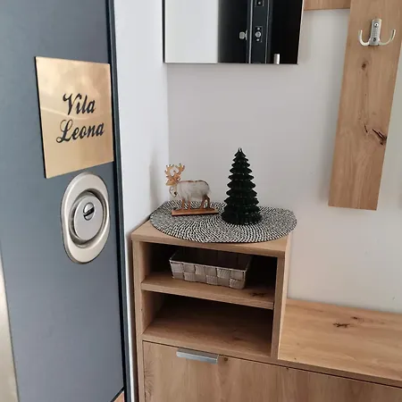 Leona C0 - Moderan Blizu Staze