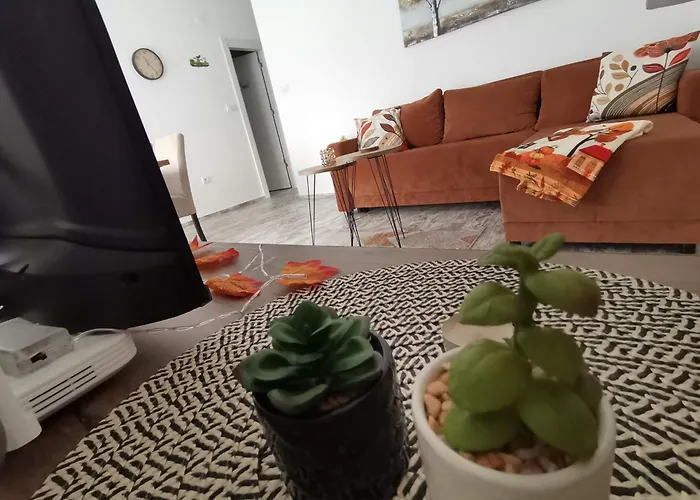 Leona C0 - Moderan Blizu Staze *