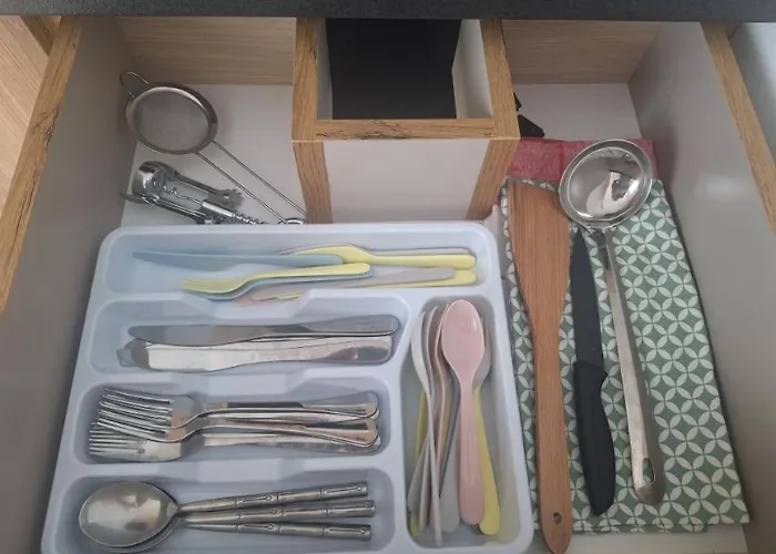 Leona C0 - Moderan Blizu Staze