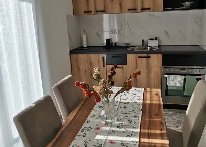 Leona C0 - Moderan Blizu Staze Apartament *