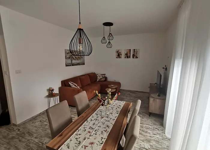 Leona C0 - Moderan Blizu Staze Divčibare